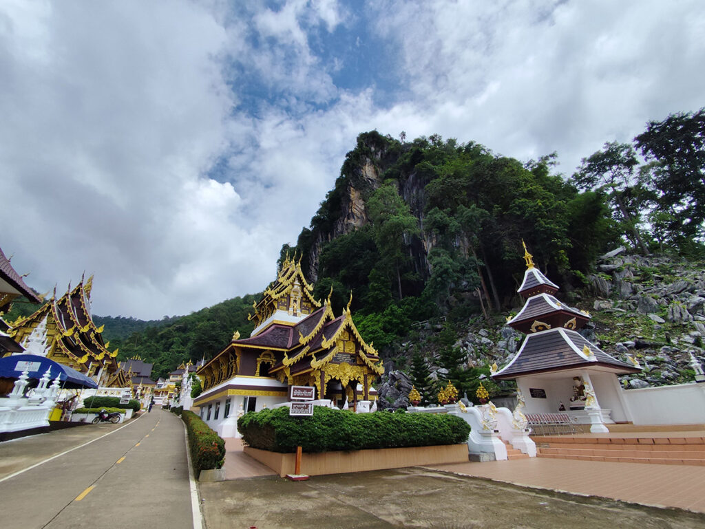 วัดเชตวัน น่าน"วัดถ้ำเชตวัน" จ.น่าน หรือ พุทธสถานถ้ำเชตวัน